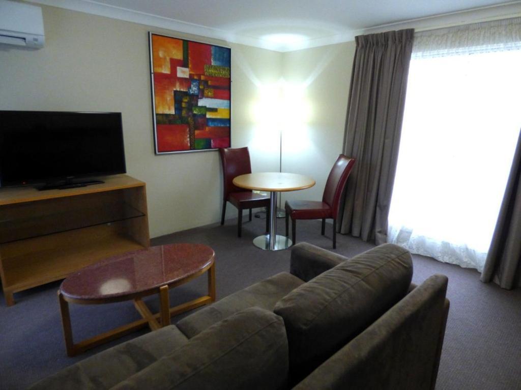 Winning Post Motor Inn Mudgee Bagian luar foto