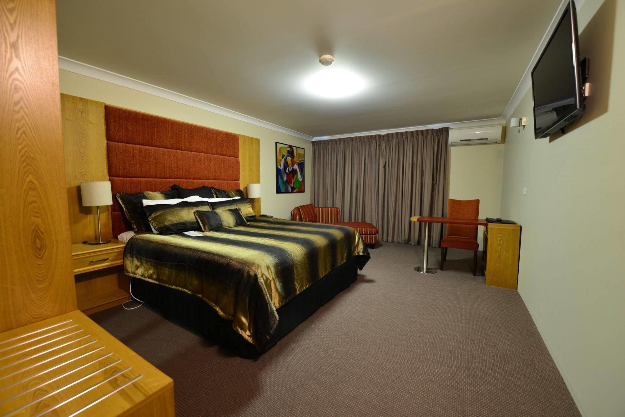 Winning Post Motor Inn Mudgee Bagian luar foto