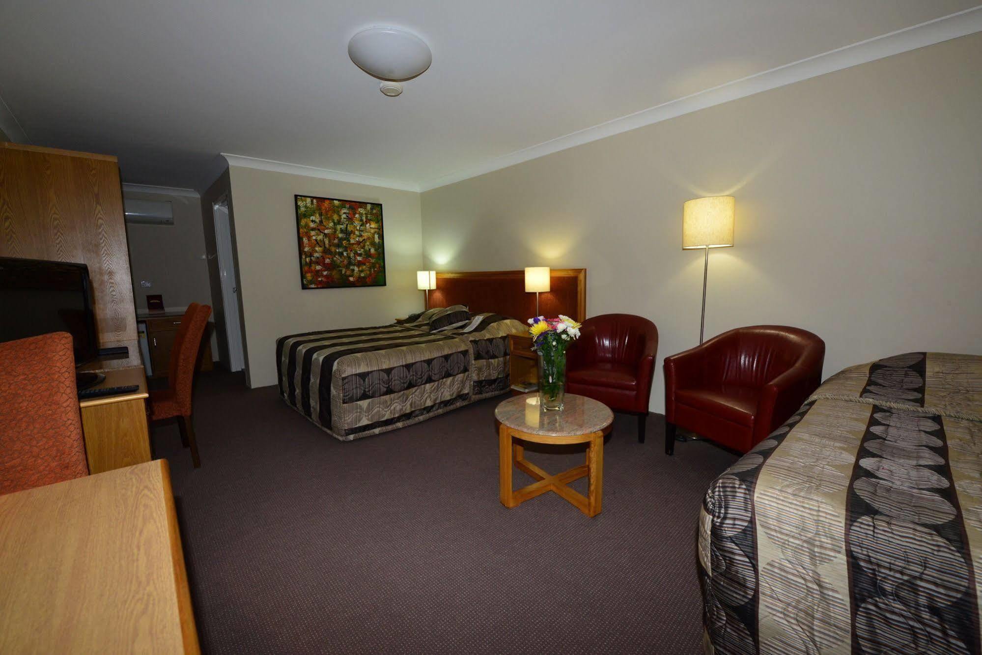 Winning Post Motor Inn Mudgee Bagian luar foto