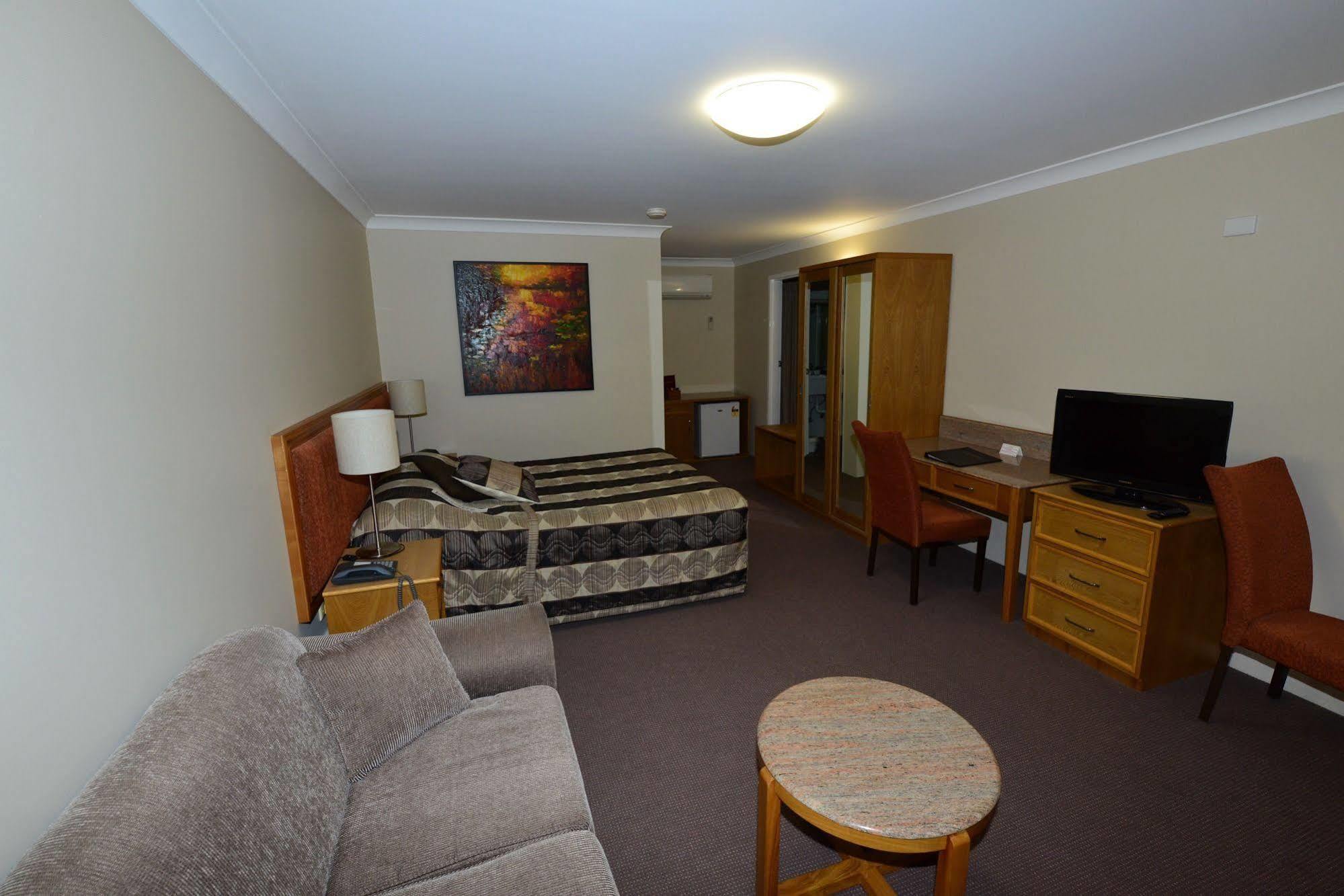 Winning Post Motor Inn Mudgee Bagian luar foto
