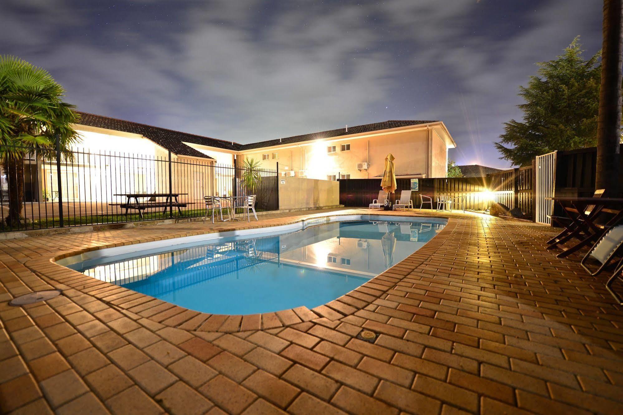 Winning Post Motor Inn Mudgee Bagian luar foto