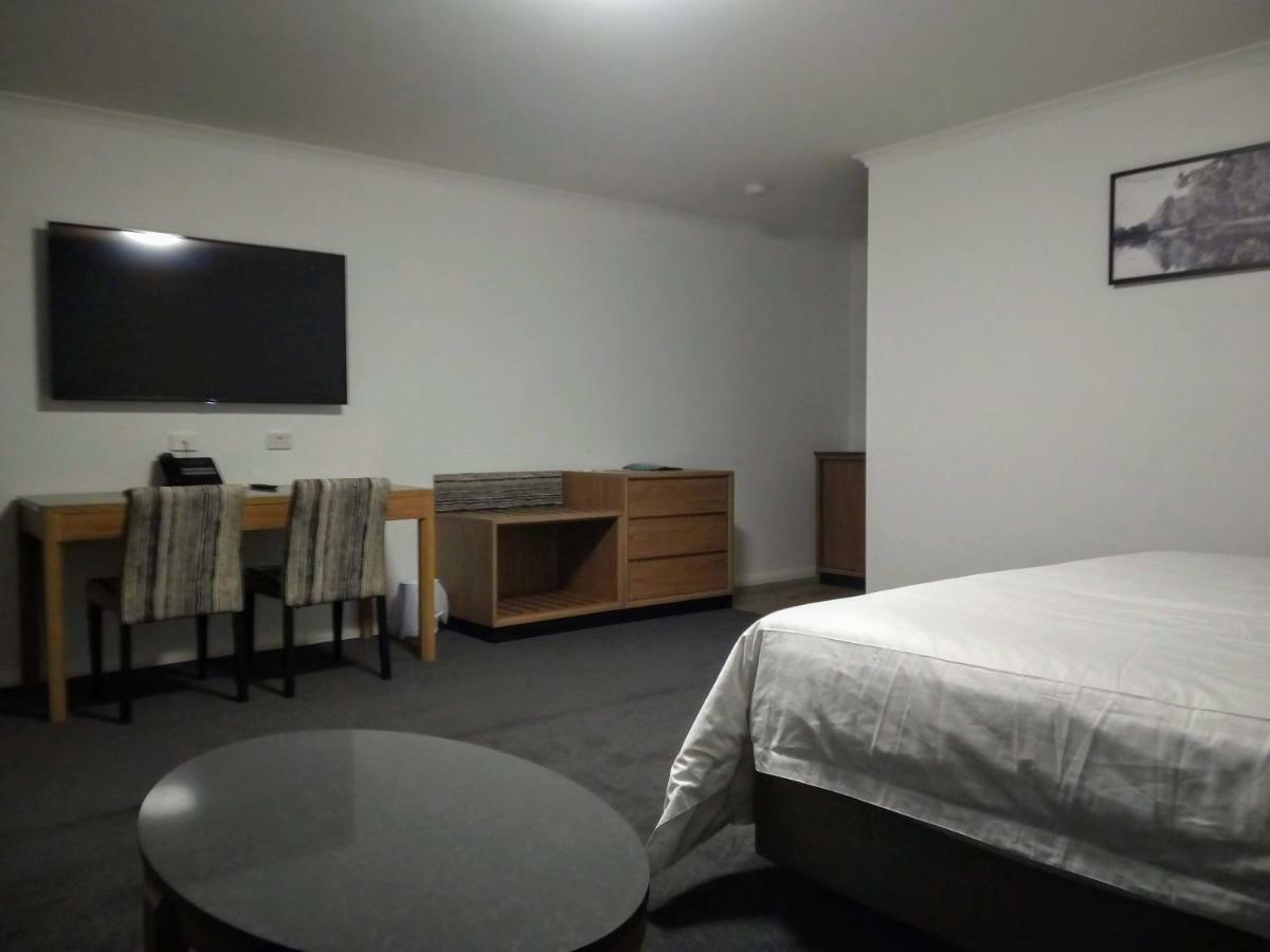 Winning Post Motor Inn Mudgee Bagian luar foto